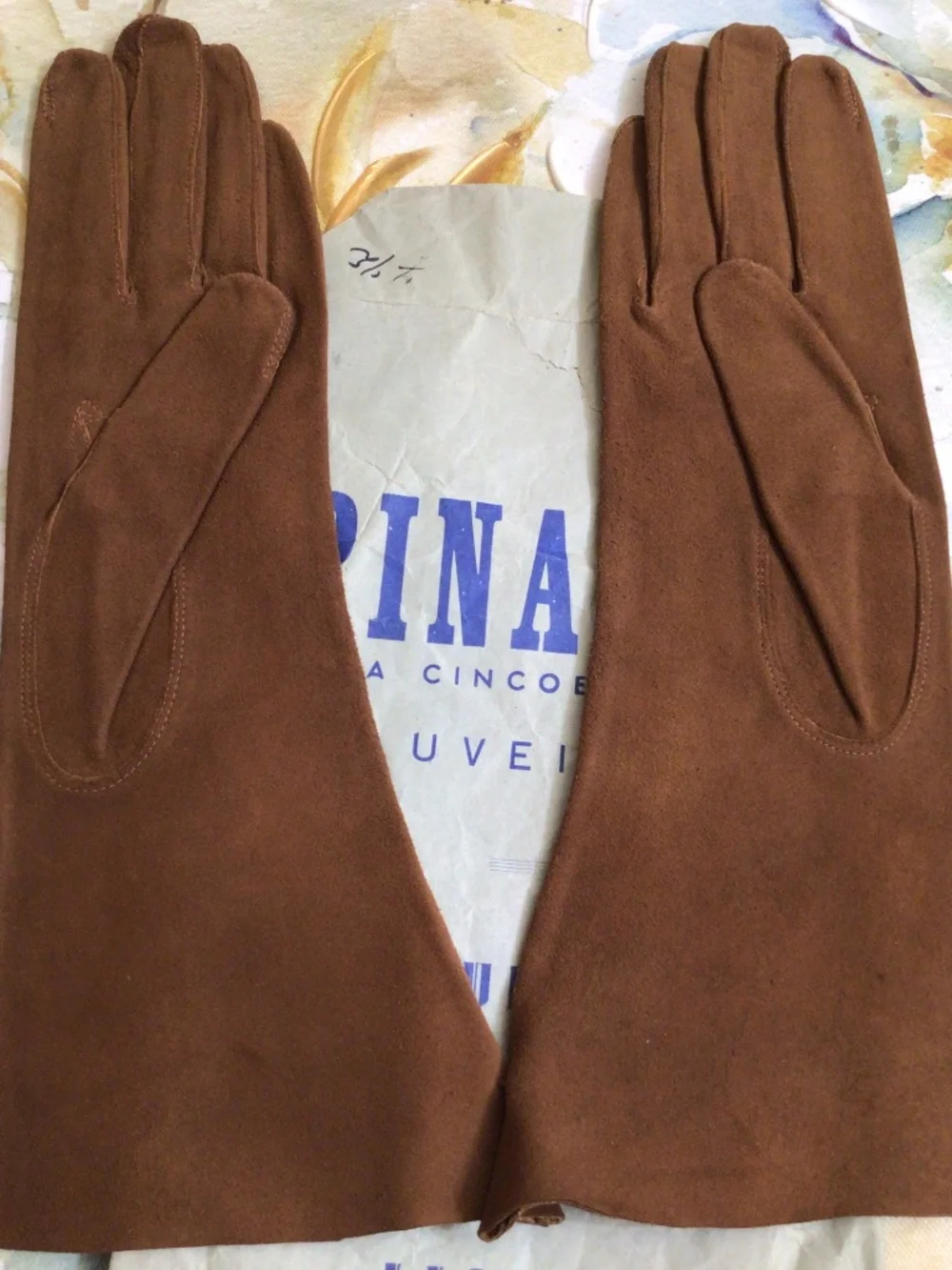 Vintage Womens Brown Suede Gloves Mid Length